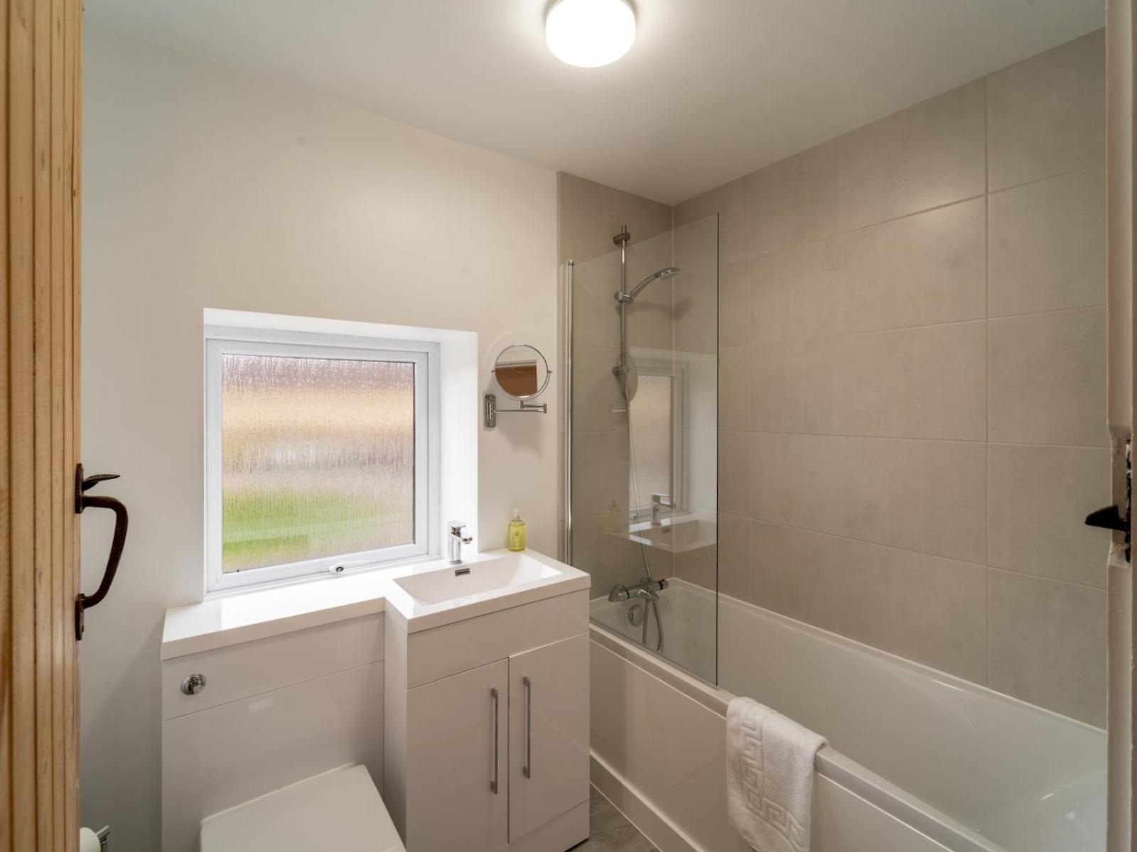 Pass The Keys Cosy 2 Bed Terrace Peaceful Village Location * Oxford